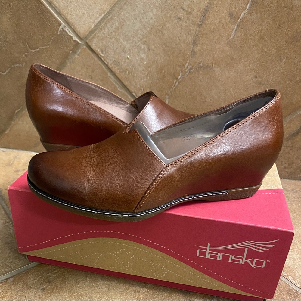 Liliana Dansko Chestnut. Size 37.